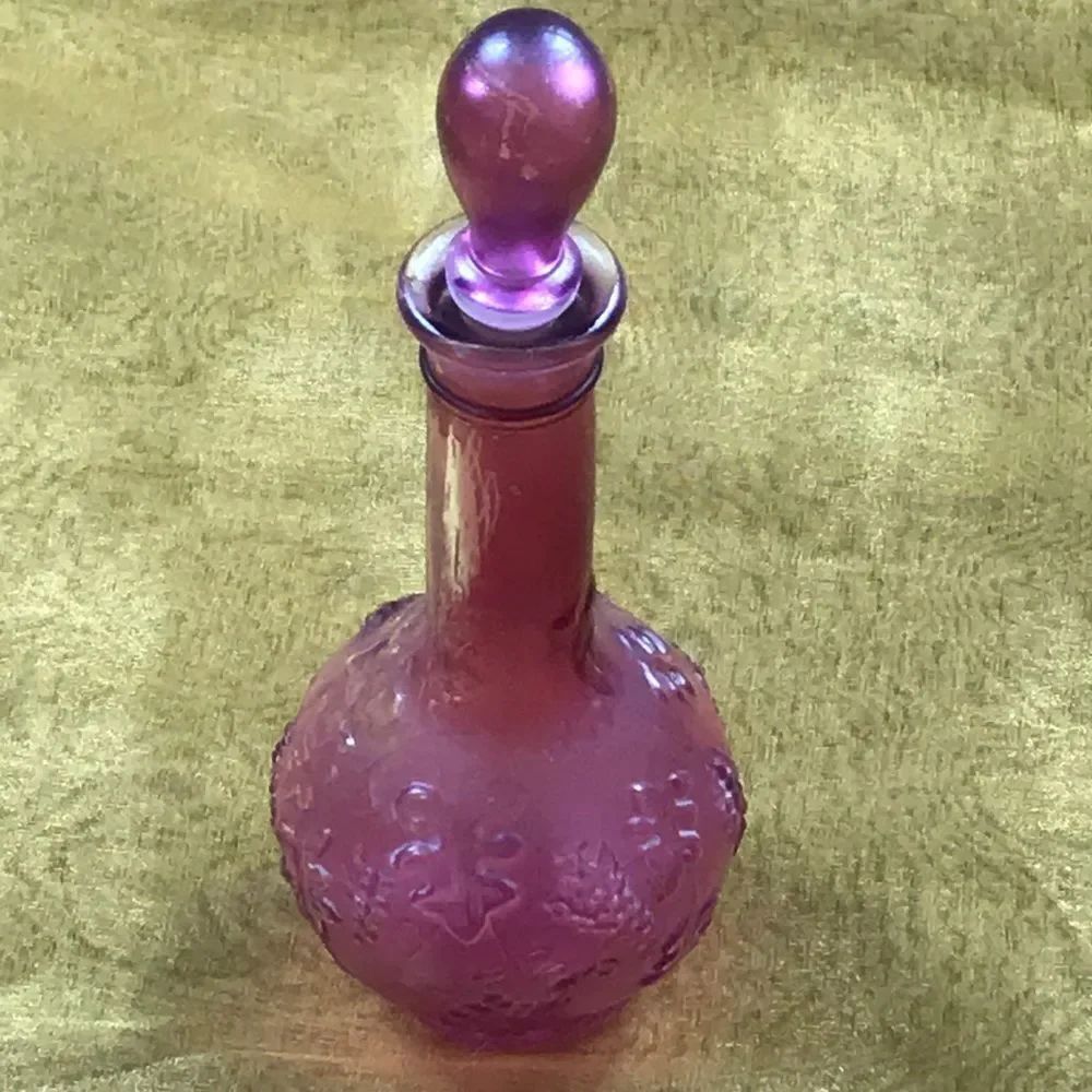 VTG, Avon Skin So Bath Glass Grapes Purple